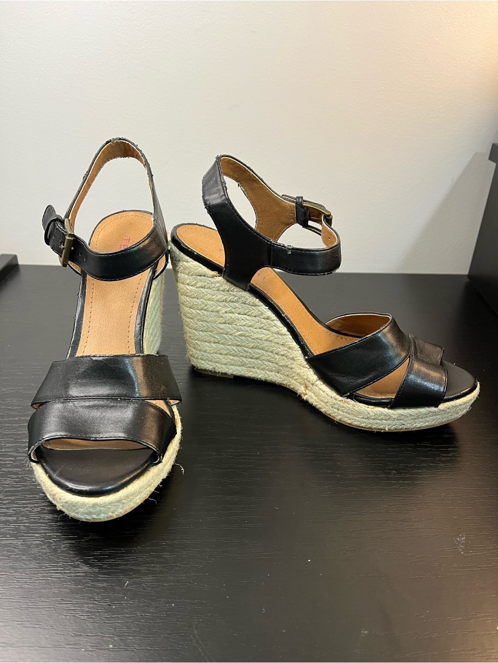 NWT Tesori Black Vegan Leather Espadrille Wedge Sandals Women’s 8.5